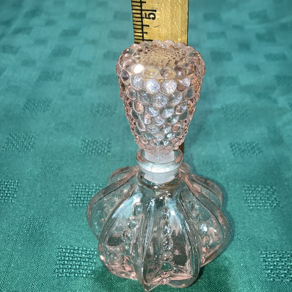 NWOT pink pressed glass perfume bottle, size in pics, perfect condition. $5 - Picture 8 of 8